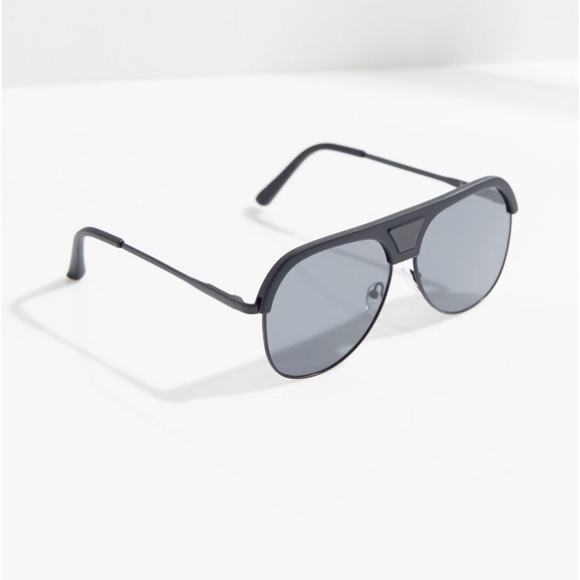 Sunnies - Picture 2 of 3